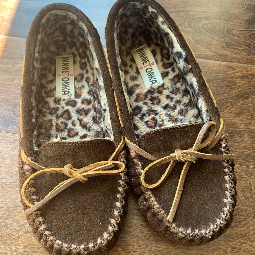 Minnetonka leopard fuzzy suede moccasin slippers